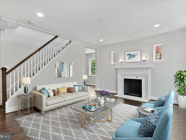 1506 Noyes Dr — Photo 3