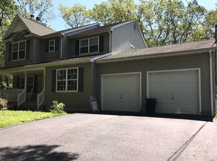 626 Middle Country Rd, Ridge, NY 11961