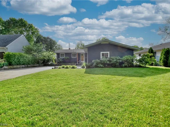 414 N Woodhill Dr, Amherst, OH 44001