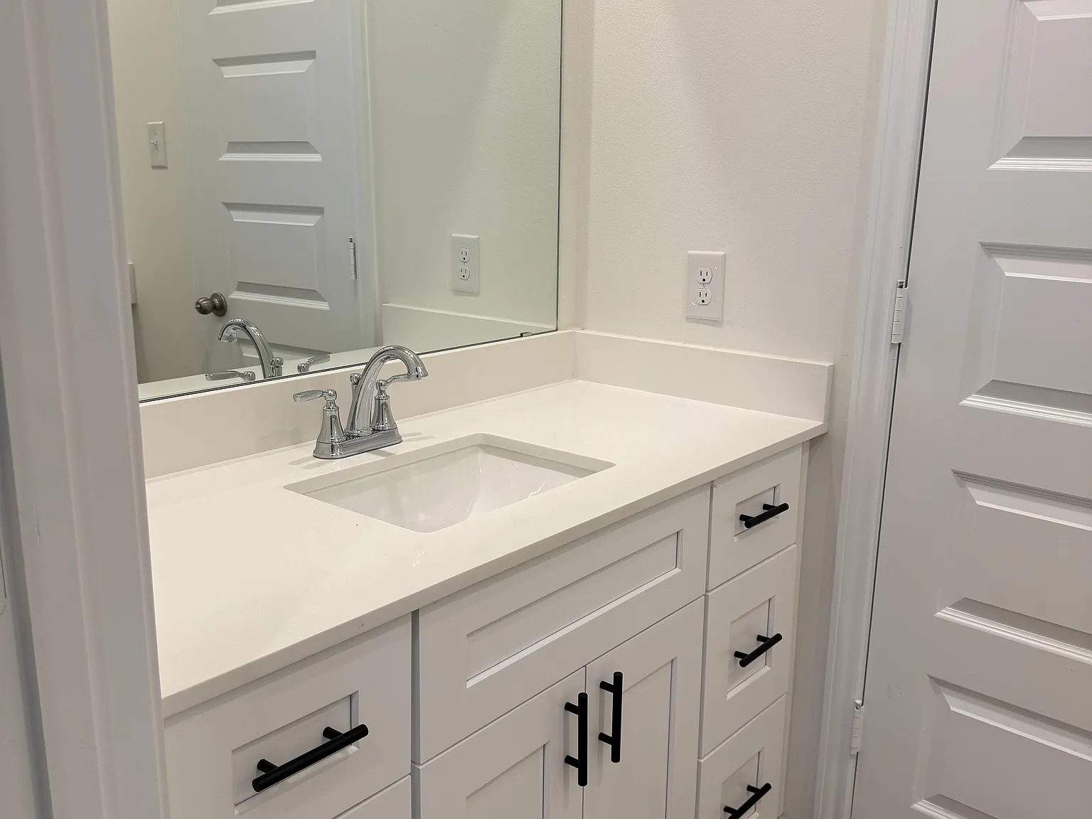 4 bed, 3.5 bath, 2440 sqft, $1,183 — Photo 3