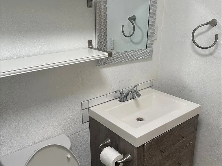 8731 S Gramercy Pl — Photo 4