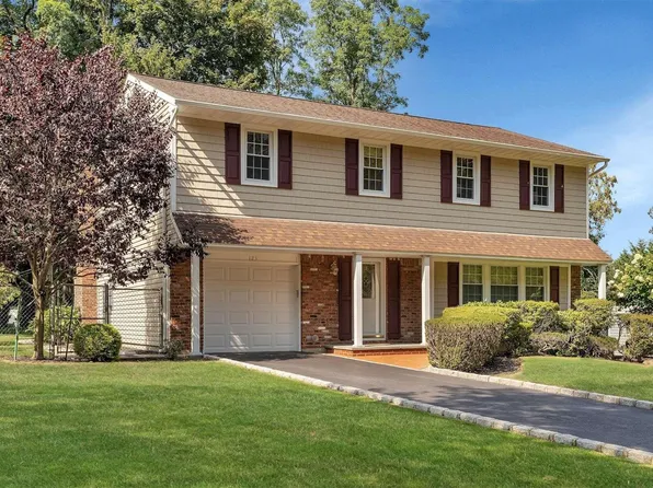 123 Boxwood Drive, Kings Park, NY 11754