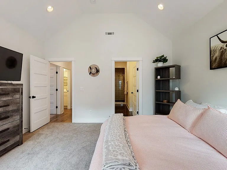 6119A Neighborly Ave — Photo 10