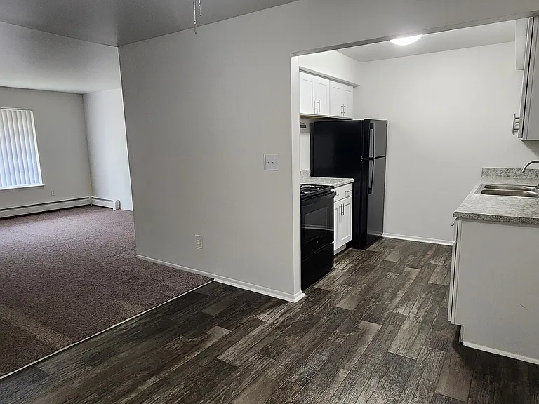 Livonia Apartments — Photo 7