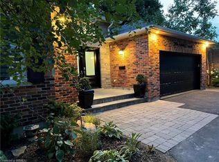 206 Fiddlers Green Rd, Hamilton, ON L9G1W6