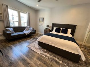 660 S. Cloverdale Ave., Los Angeles, CA 90036