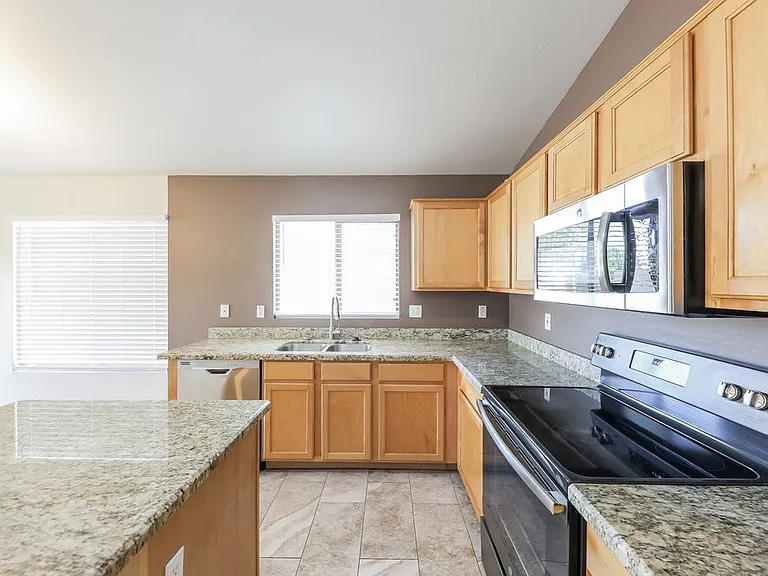15019 W Port Au Prince Ln — Photo 8