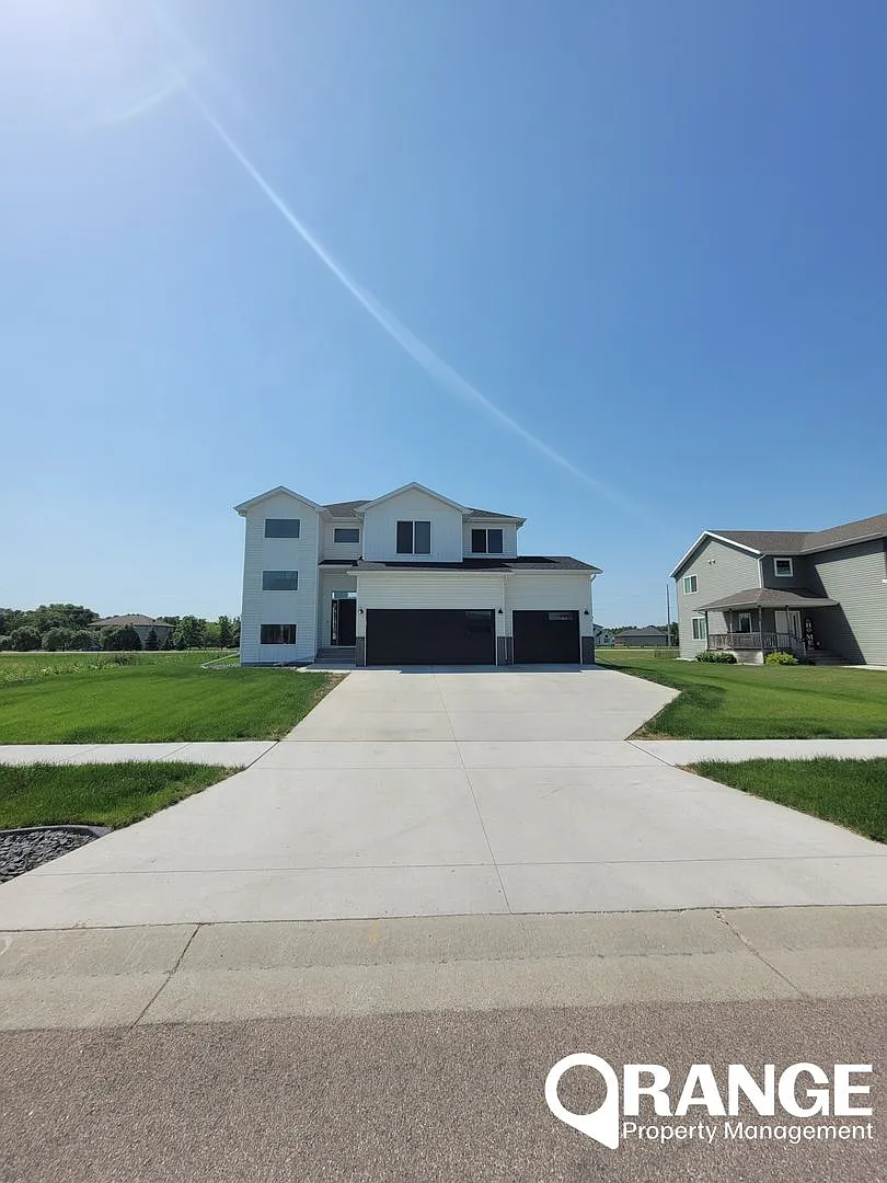Beautiful Single Family Home — Photo 2
