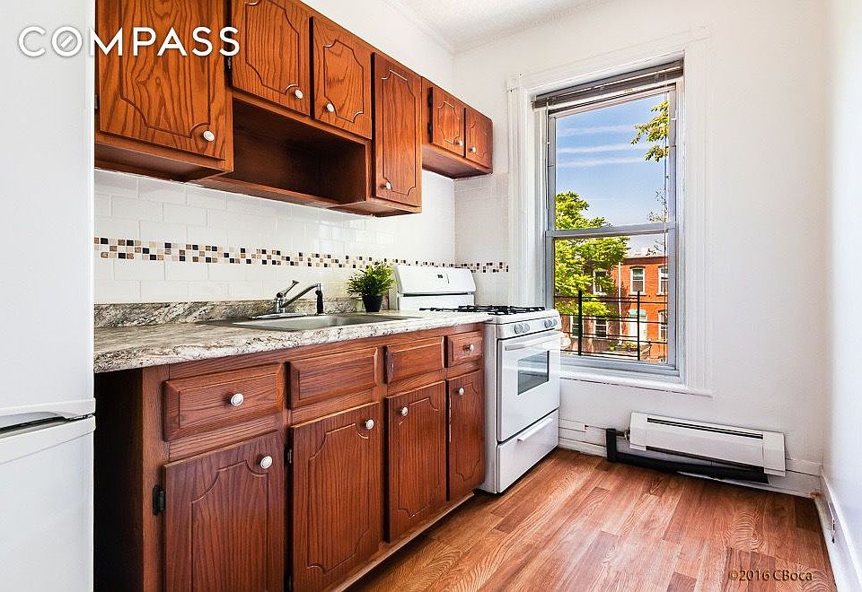 2nd image of 591 Bainbridge St #2