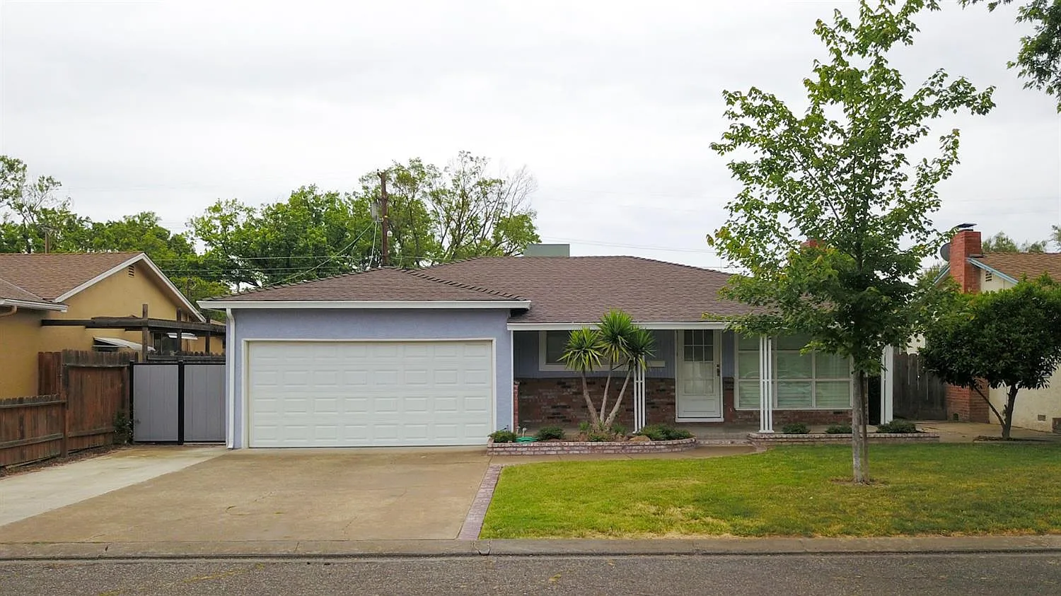 1630 Bronson Ave photo 1