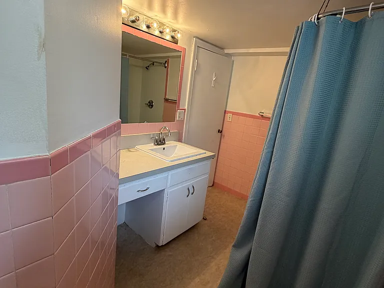 1517 Quincy Ave — Photo 12