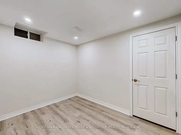 719 Shanahan Blvd #B — Photo 15