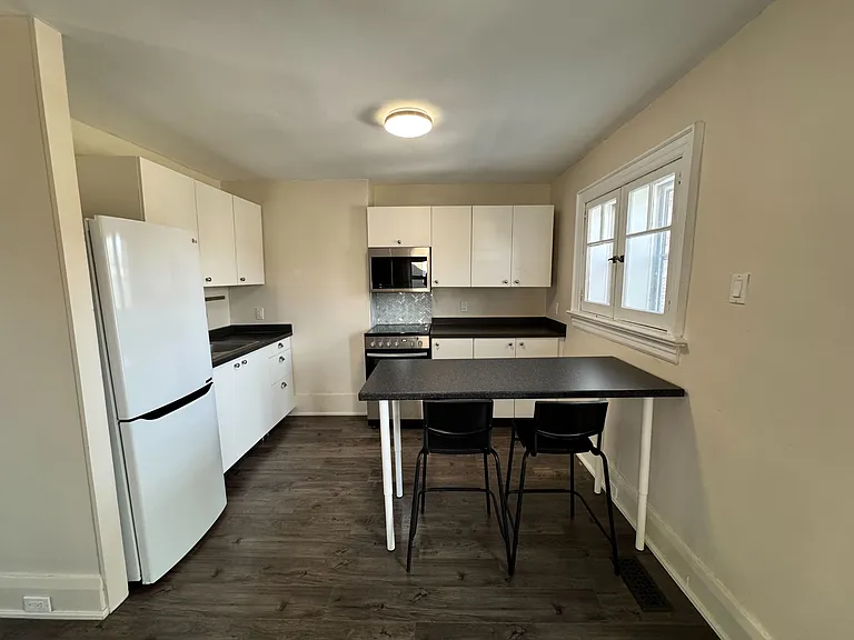 82 Owen St — Photo 3