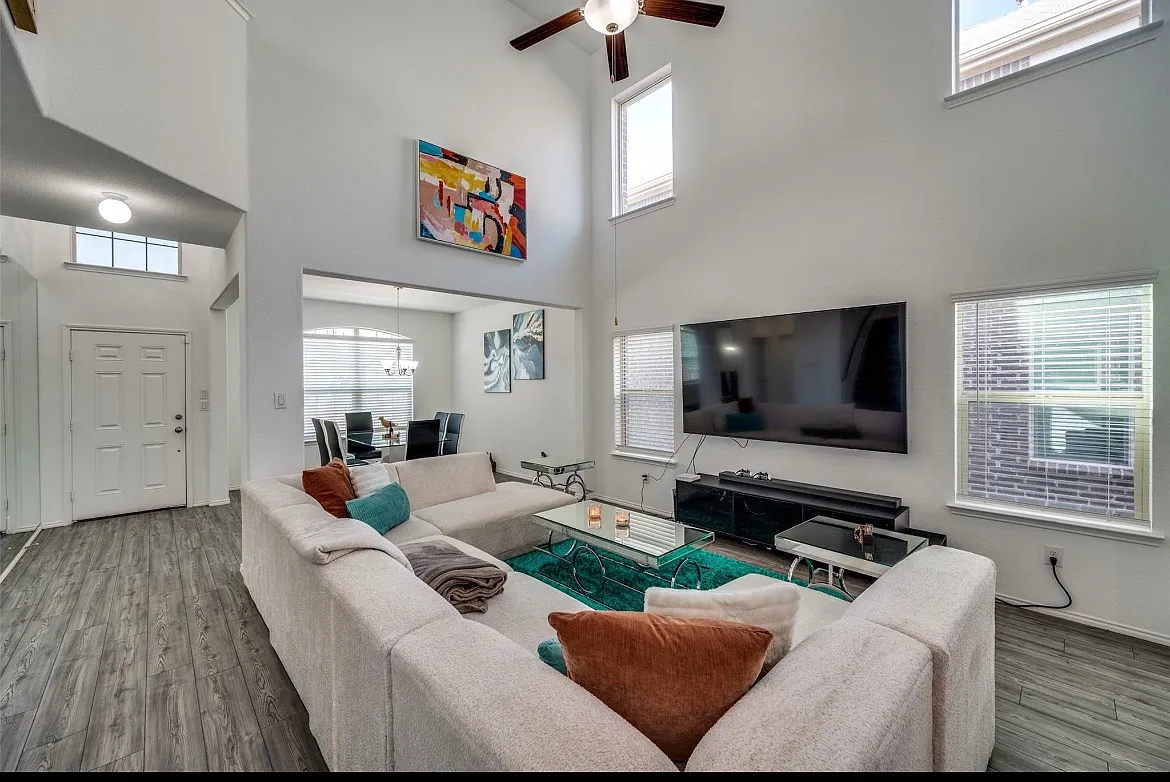 2328 Brightstone Dr — Photo 3