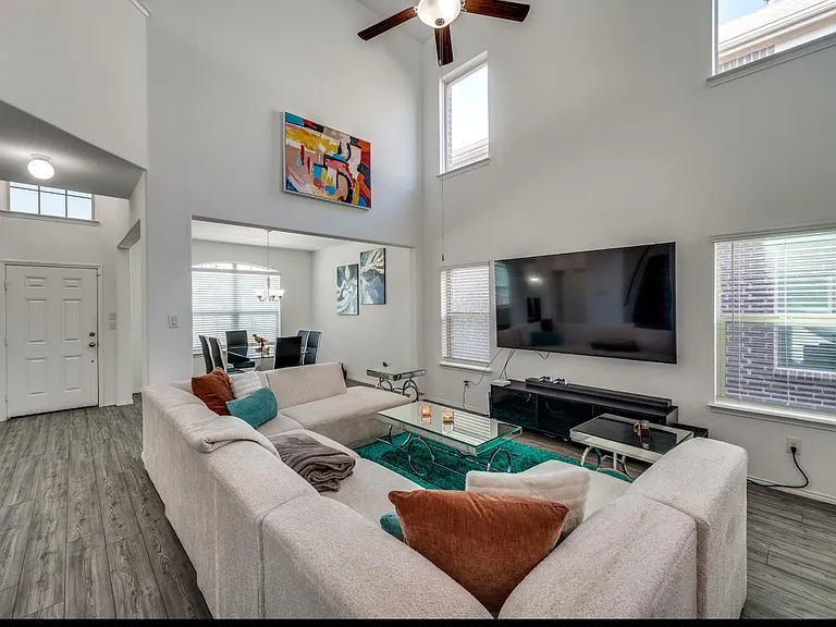 2328 Brightstone Dr — Photo 3