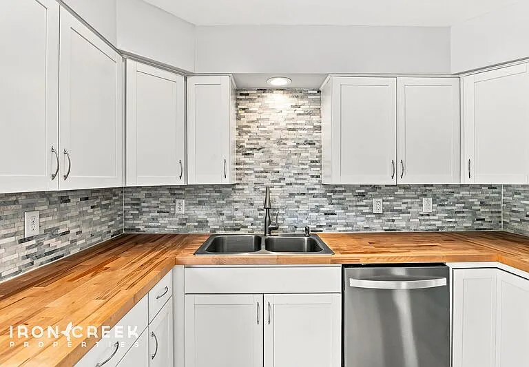 16 King Arthur Pl — Photo 10