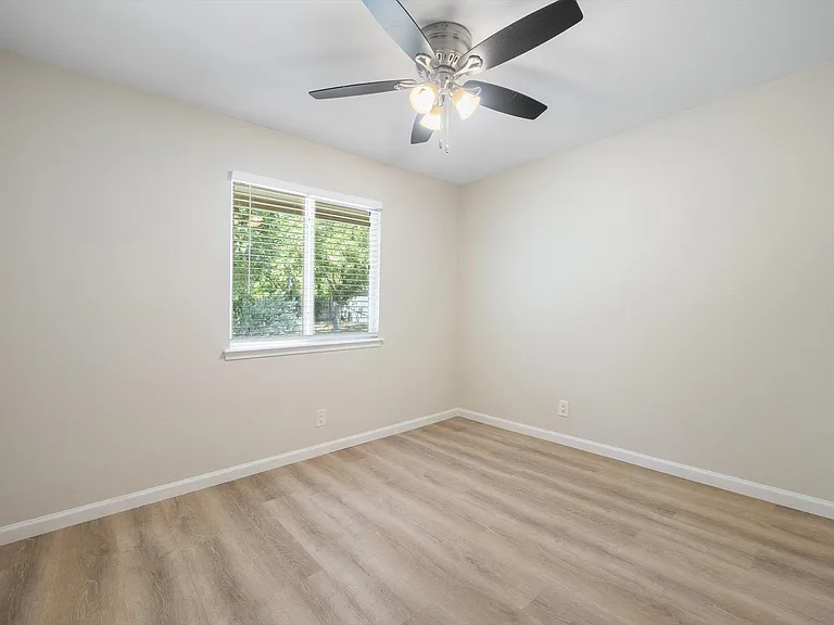 1100 Red Cliff Dr — Photo 28