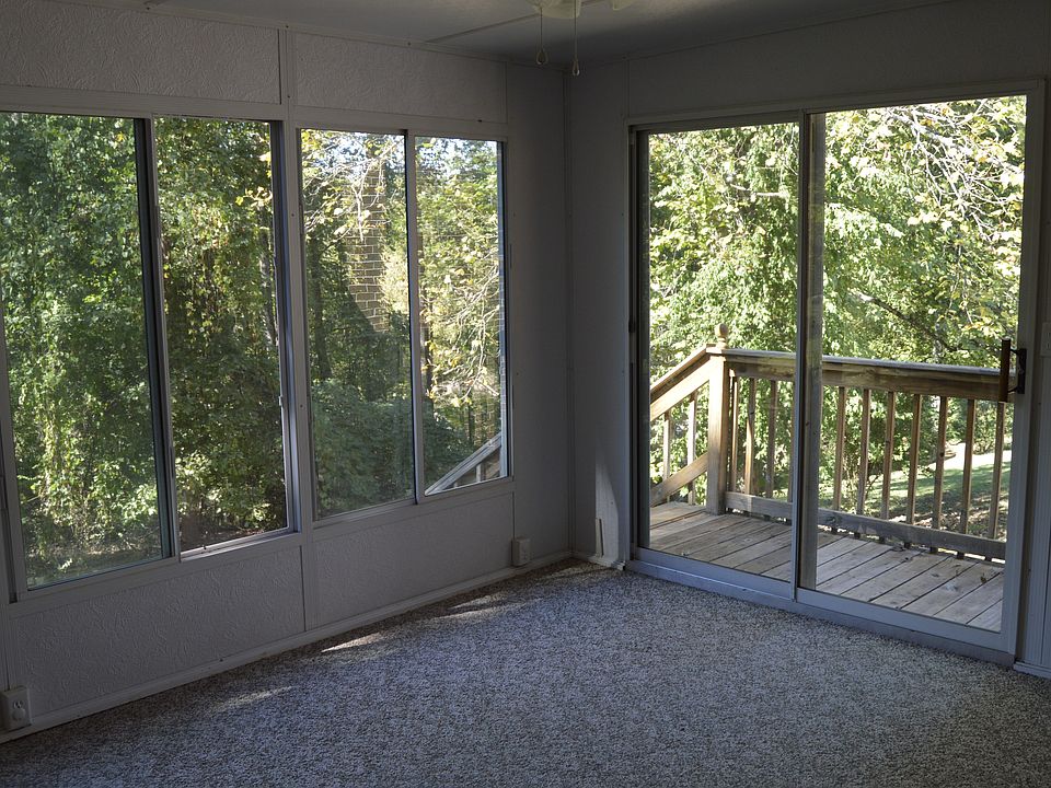 2nd image of 622 Charlotte St