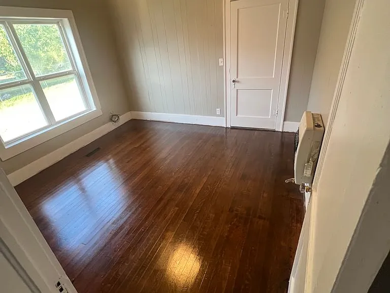 411 S Johnston St — Photo 2