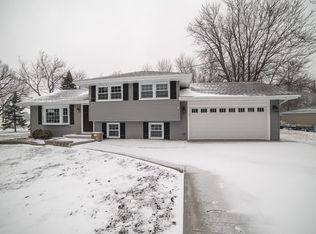 7201 S Garfield Ave, Burr Ridge, IL 60527