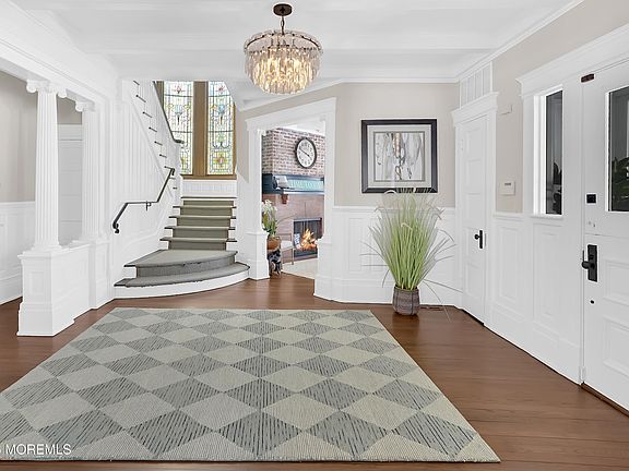 3rd image of 212 Crescent Parkway