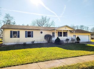 1124 E Leonard St, Staunton, IL 62088