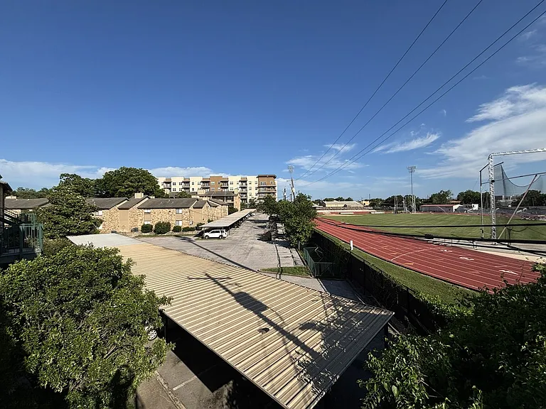 Stadium View Apartments — Photo 18