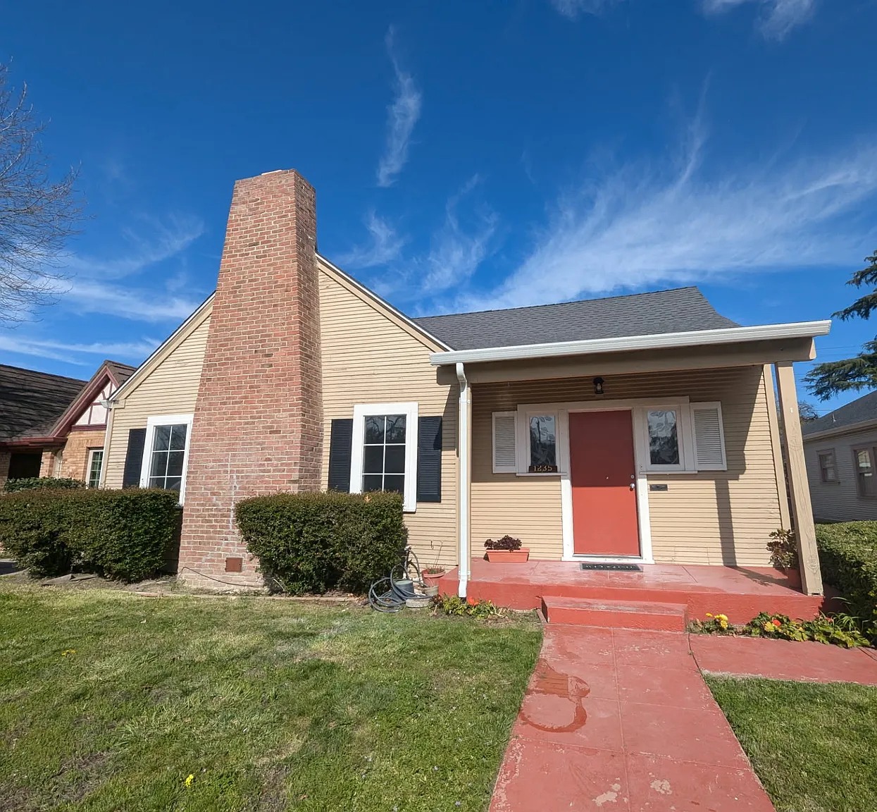 1235 W Willow St photo 1