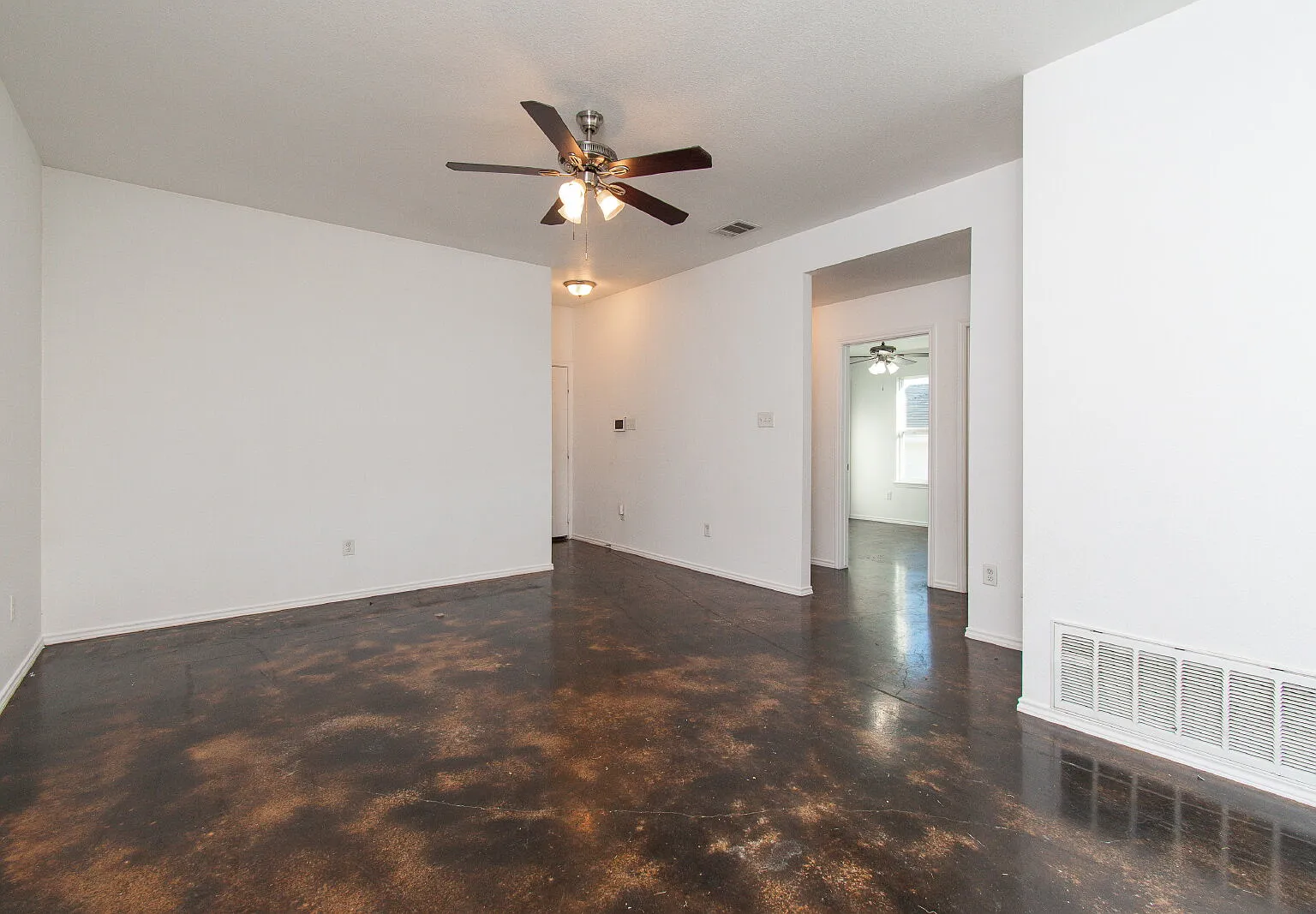 3 bed, 2.0 bath, 1201 sqft, $1,195 — Photo 4