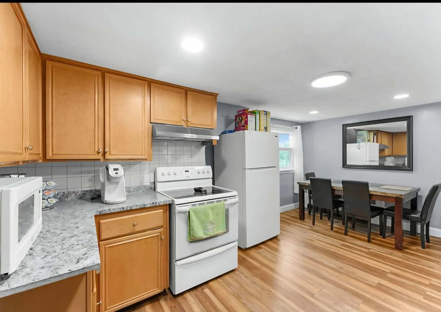 44 Woodlawn Ave — Photo 2