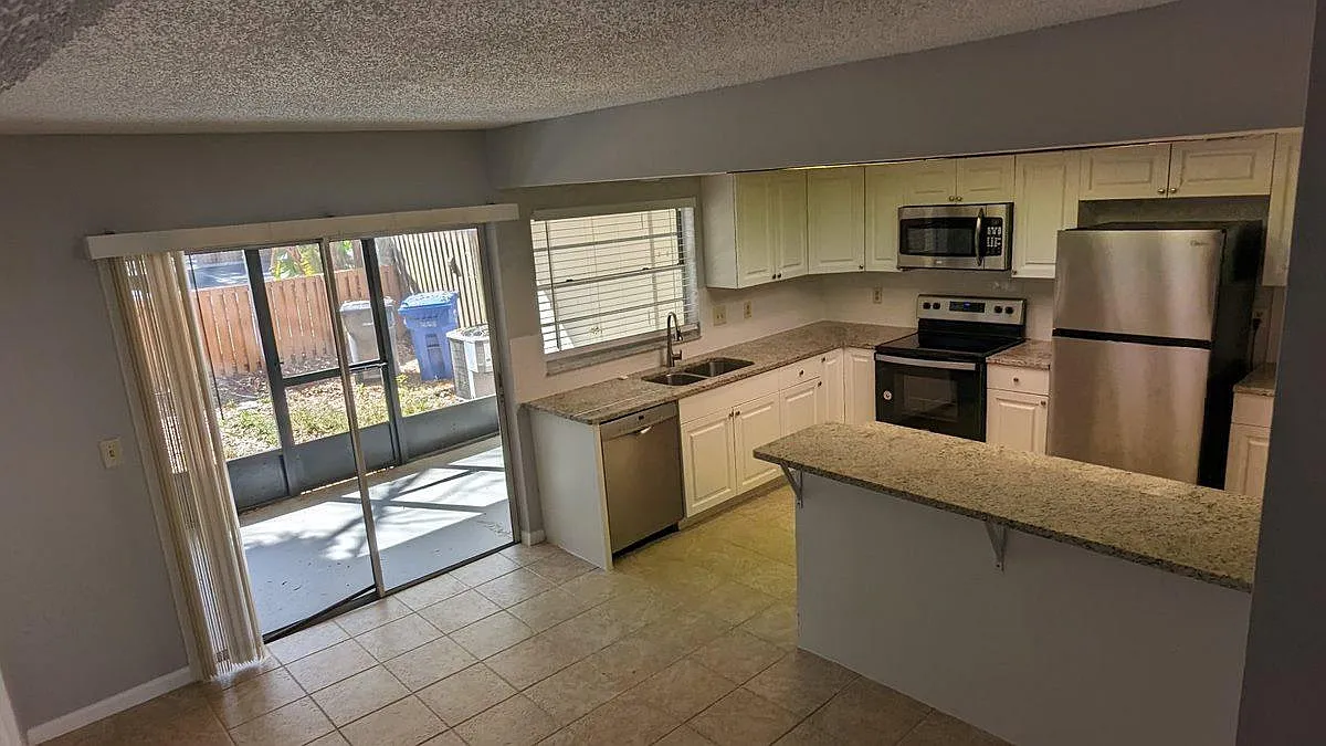 4 bed, 1.5 bath, 1510 sqft, $2,400 — Photo 3