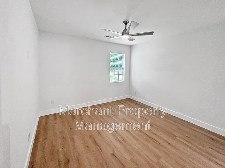 7 20th St — Photo 11