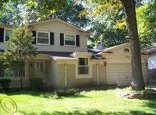 2664 Robart Dr, Troy, MI