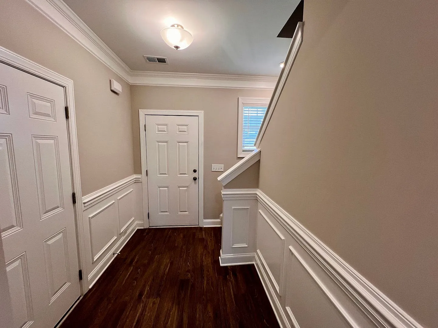Spacious 4BR Lexington Home with Open Floor Plan & Covered Patio — Photo 2