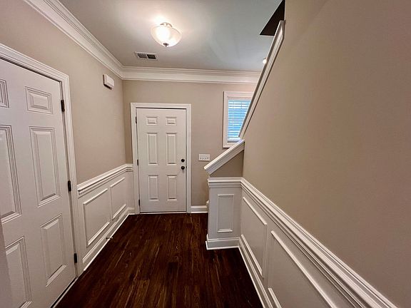2nd image of 922 Taramore Ln