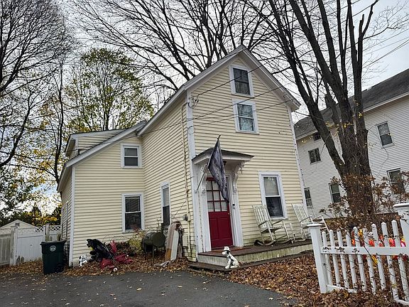 3rd image of 3 Clinton Ct