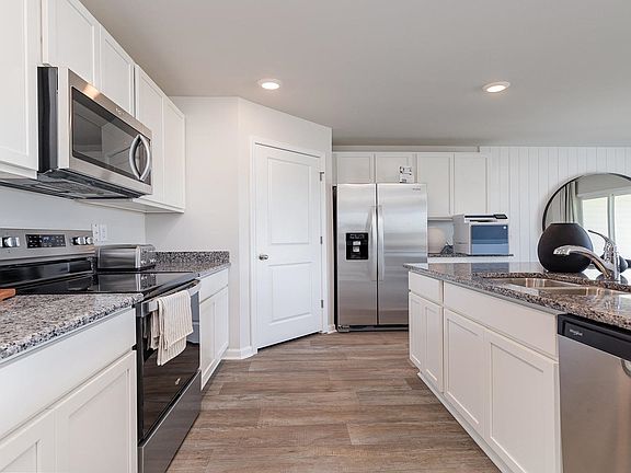 5th image of 331 Ridley St
