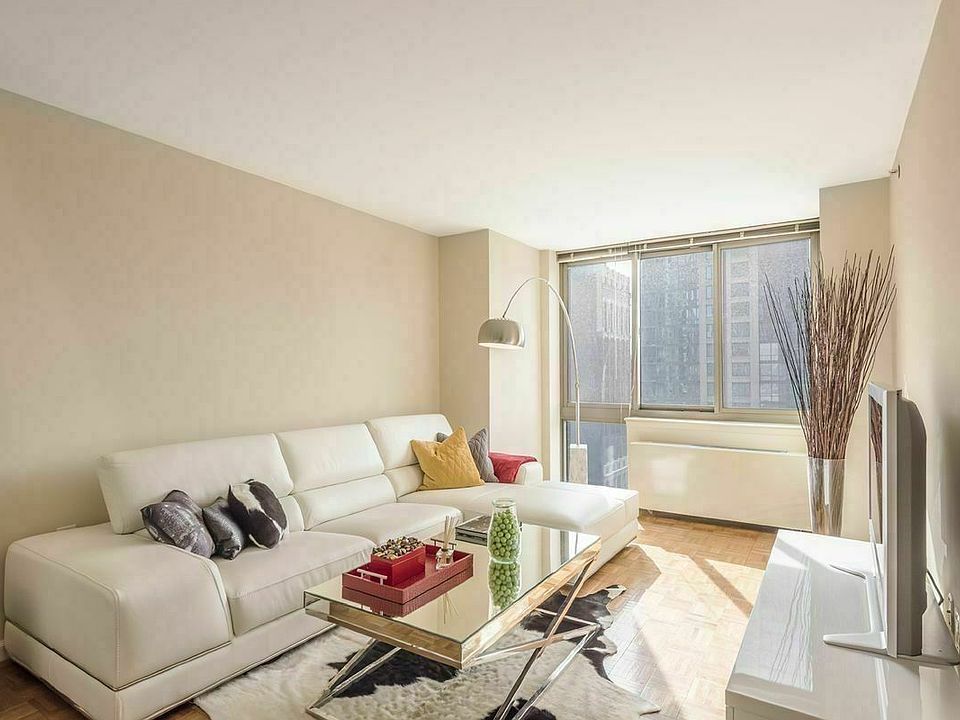 1st image of 100 W 26th St APT 15B