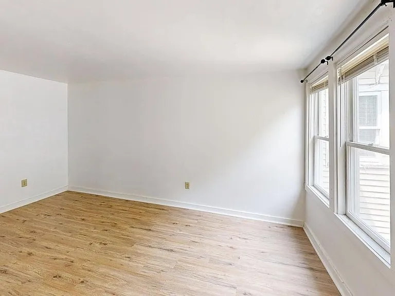 120 Main St. — Photo 18