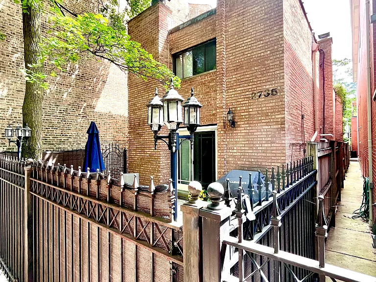 2735 N Mildred Ave #B — Photo 1