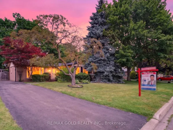 17 Duke Rd, Brampton, ON L6T 3J9