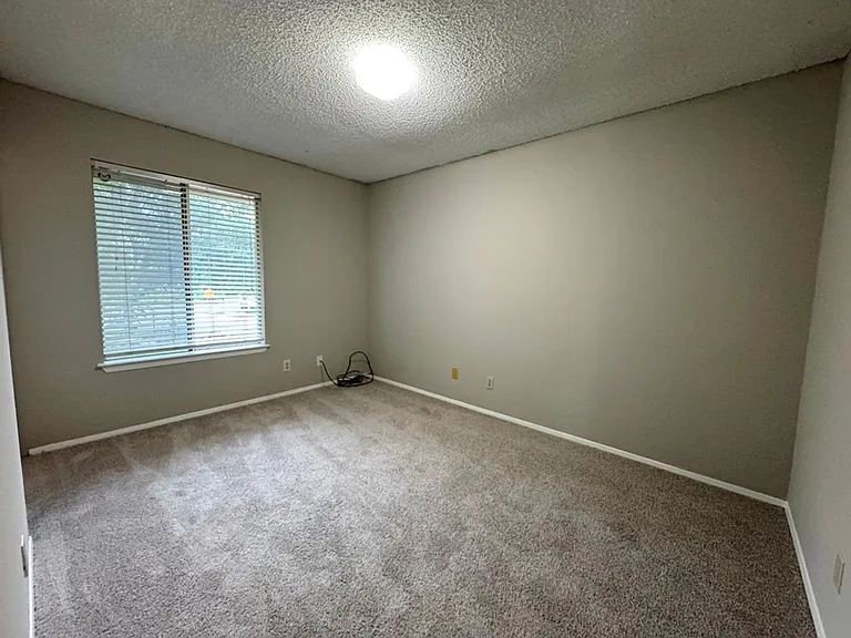 9502 Quail Village Ln — Photo 18