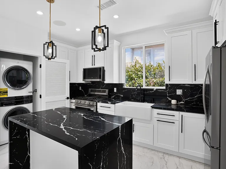 2219 Belmont Ln — Photo 22