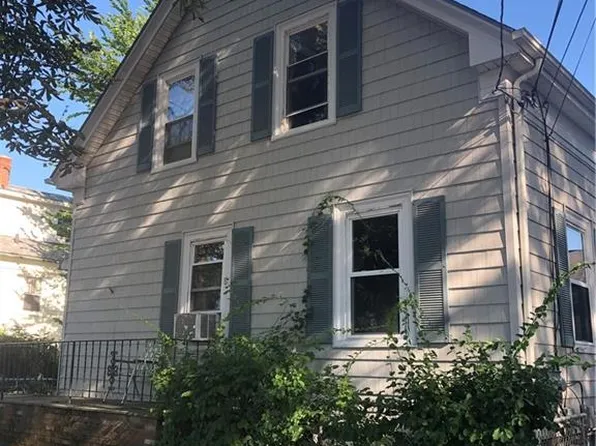 10 Mount Hope Ave, Bristol, RI 02809