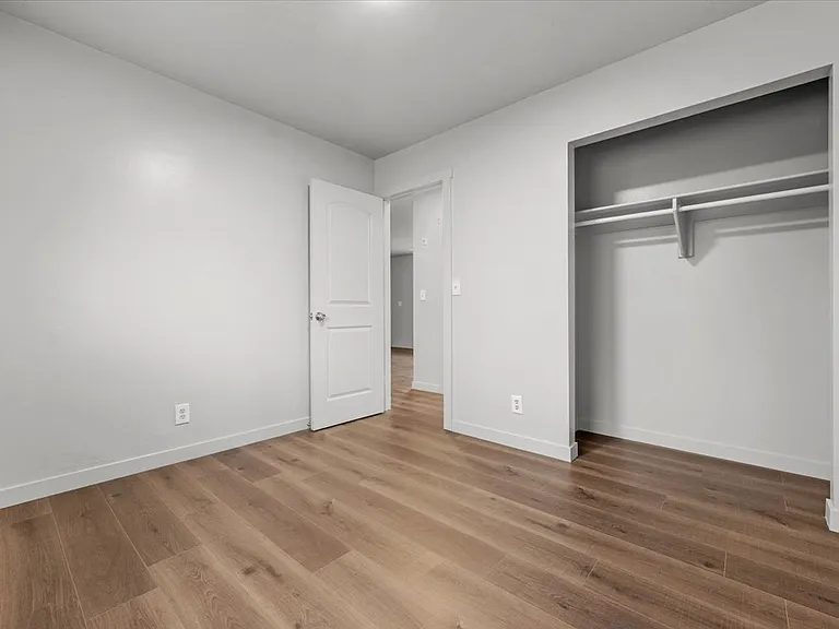 688 S 880 W — Photo 11