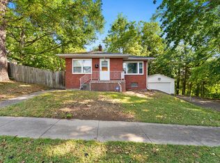 811 Hershey Ct, Muscatine, IA 52761