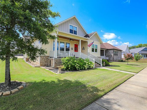 4th image of 1112 Essex Dr