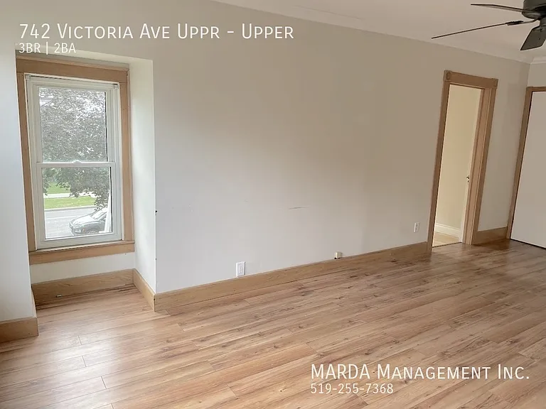742 Victoria Ave #UPPER — Photo 11