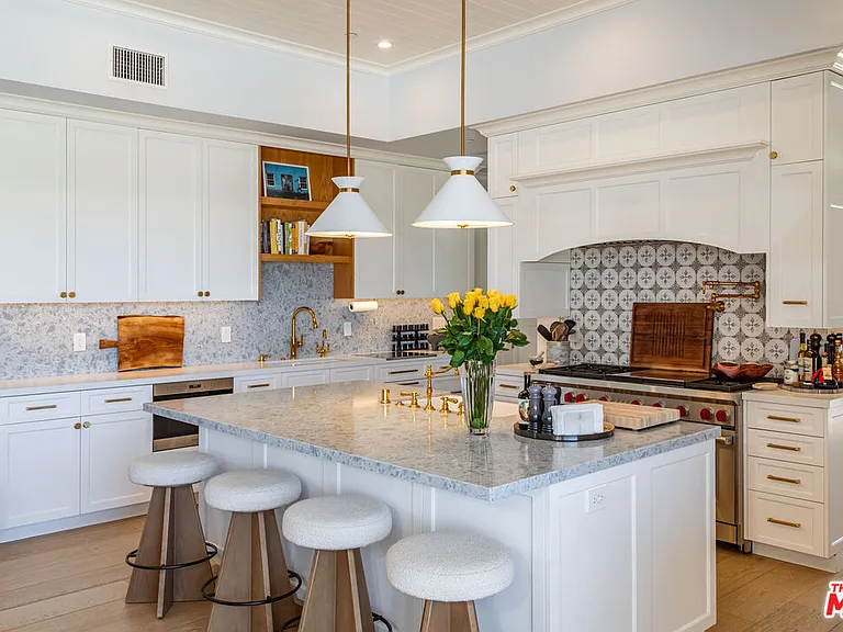 6671 Dume Dr — Photo 10