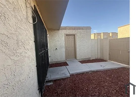 3 bed, 1008 sqft, $1,799 — Photo 2
